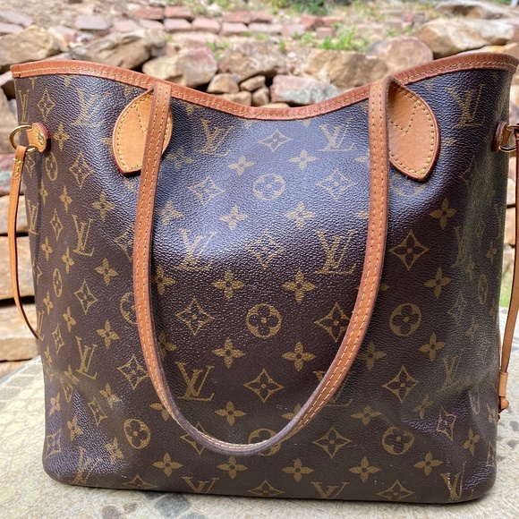 Louis Vuitton Handbags - LV Neverfull MM Gently used-Excellent condition